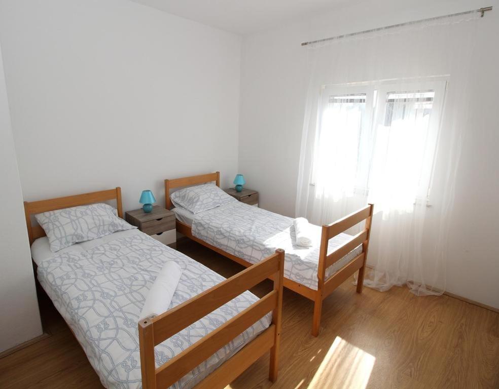 Apartmani Loli ウグリャン エクステリア 写真